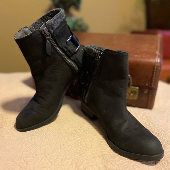Sorel Shoes - Women’s Sorel black leather boot size 6.5